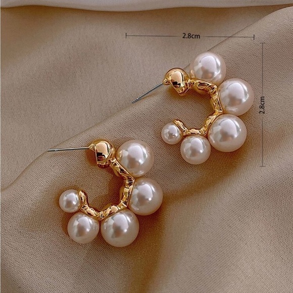 925 Sterling Silver Faux Pearl Decor Hoop Earrings - Picture 4 of 5